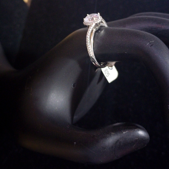 Cathedral Setting Cubic Zirconia 925 Silver Ring - Picture 3 of 7